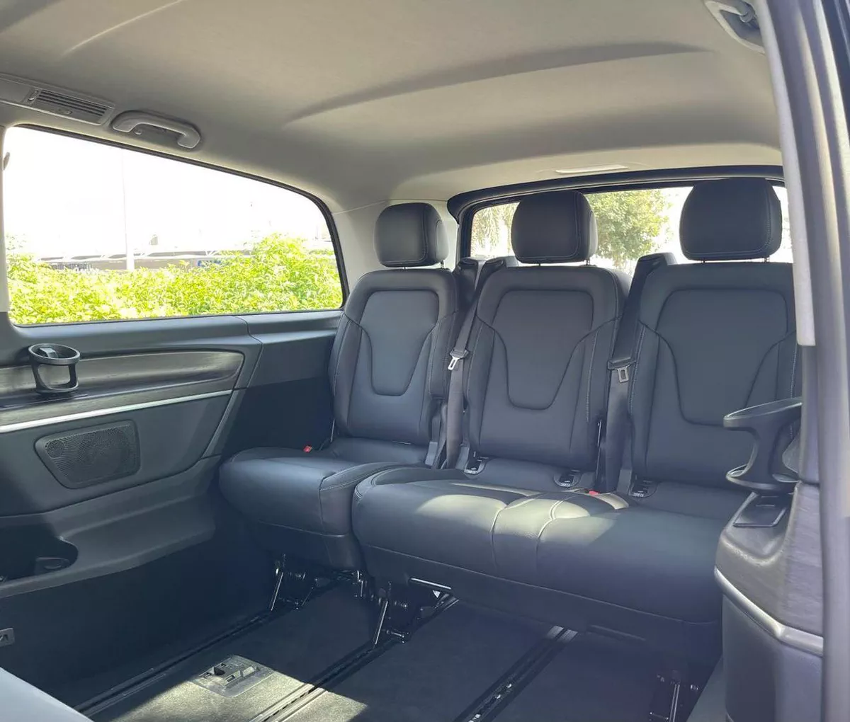 Mercedes Benz V300 Avantgarde Under Agency Warranty 2026 GCC-21-0