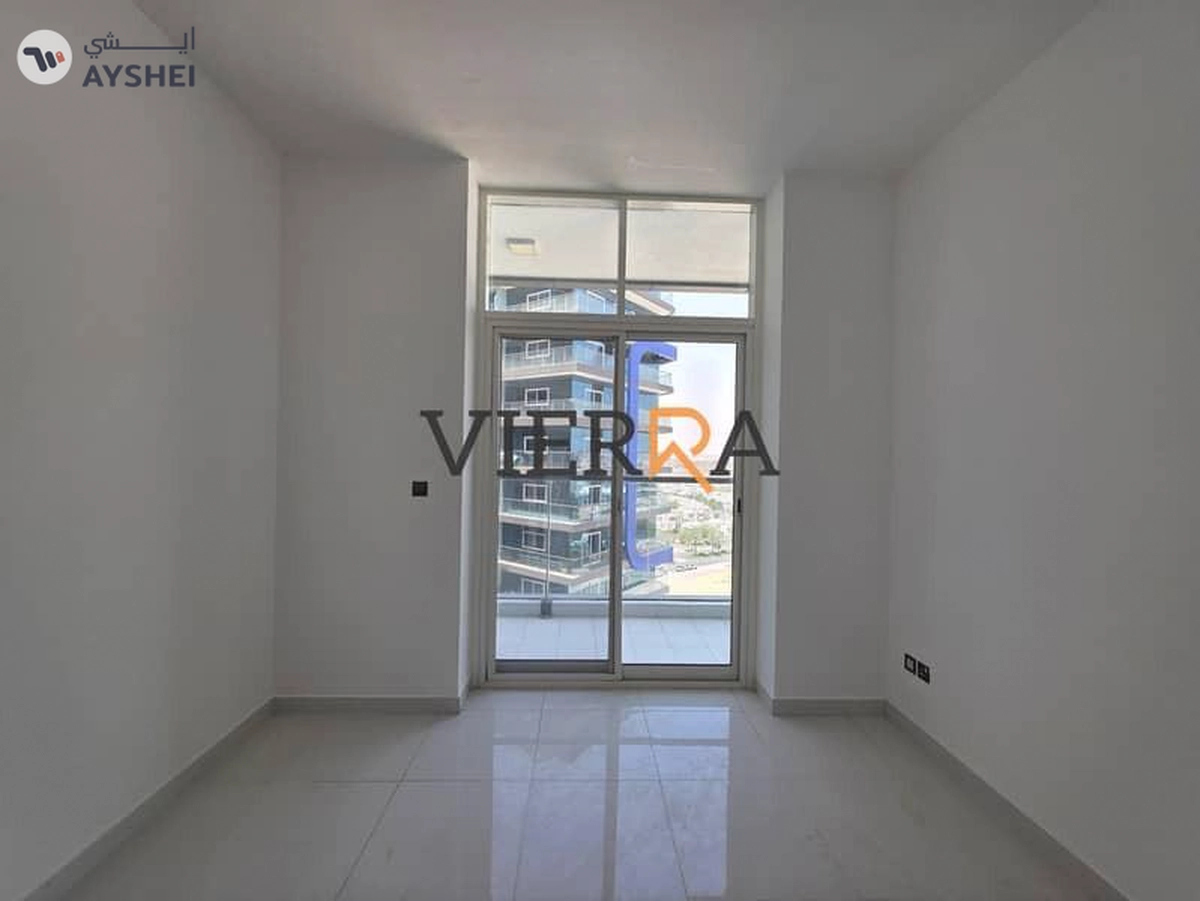 Spacious | Vacant | Prime Location l Perfect View-4-4