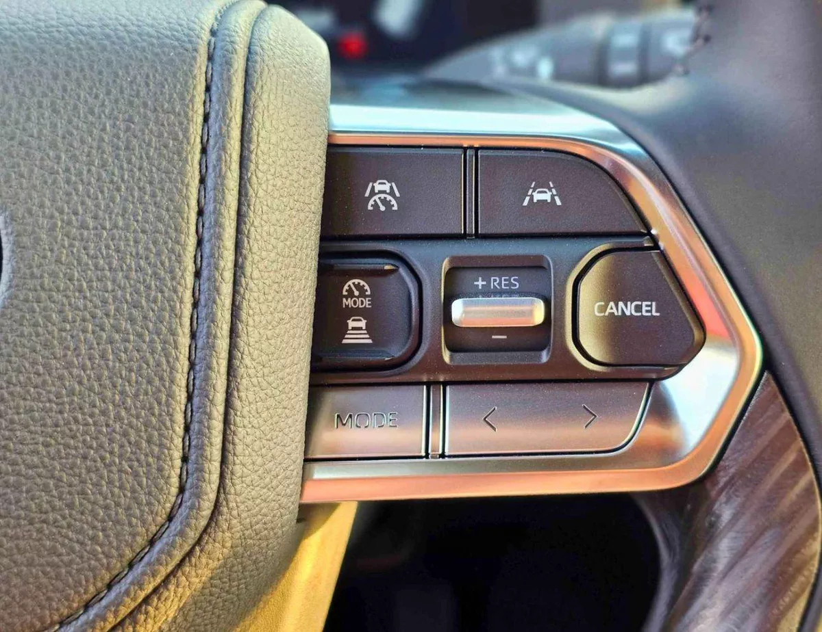 Toyota Land Cruiser VXR TWIN TURBO || 3.3L DIESEL V6 4WD | AERO KIT | RADAR | HUD , MEMORY SEAT  | JBL SPEAKER (CODE # L-21-0