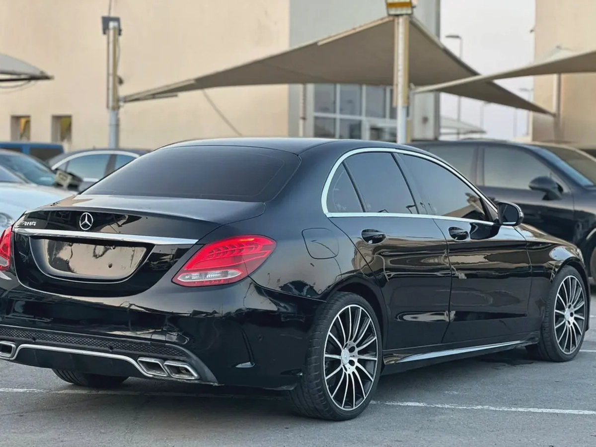 Mercedes-Benz C 300 AMG 2019 - American Specs-2-2