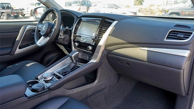 Mitsubishi Montero Sport Brand New 2026 Mitsubishi Montero Sport GLS (H59) 3.0L 6-Cylinder SUV – GCC Specs | Export Ready-11