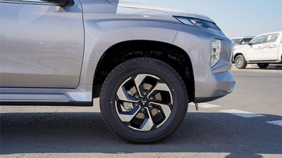 Mitsubishi Montero Sport Brand New 2026 Mitsubishi Montero Sport GLS (H59) 3.0L 6-Cylinder SUV – GCC Specs | Export Ready-15