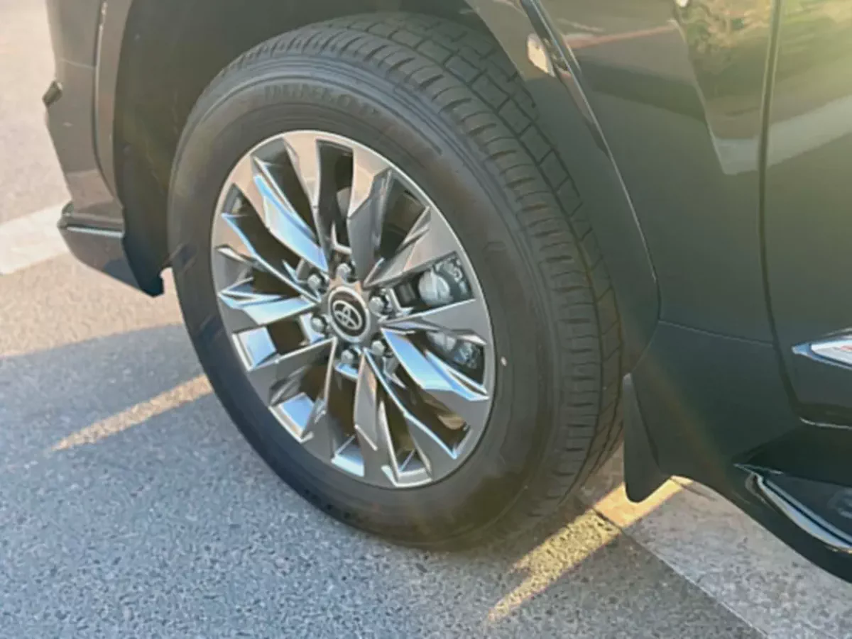 Brand New 2026 Toyota Land Cruiser VXR - GCC Specs-12-12