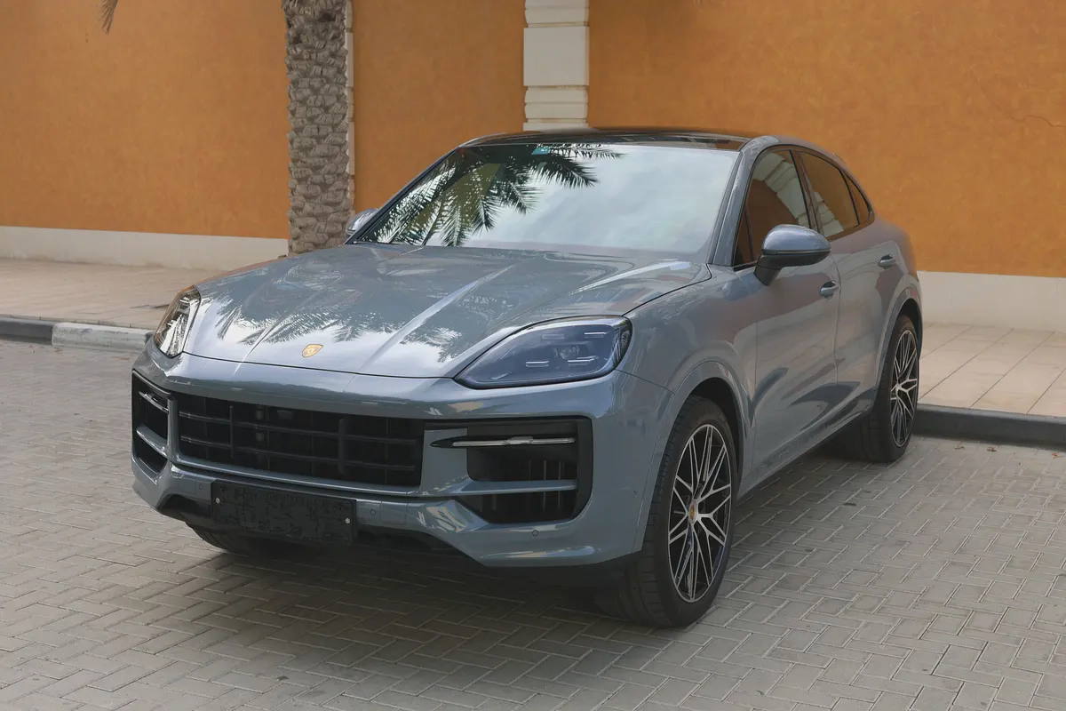 PORSCHE CAYENNE COUPE V6 3.0L - GCC SPECS -UNDER WARRANTY - ACCIDENT FREE - FULL SERVICE HISTORY --2-2