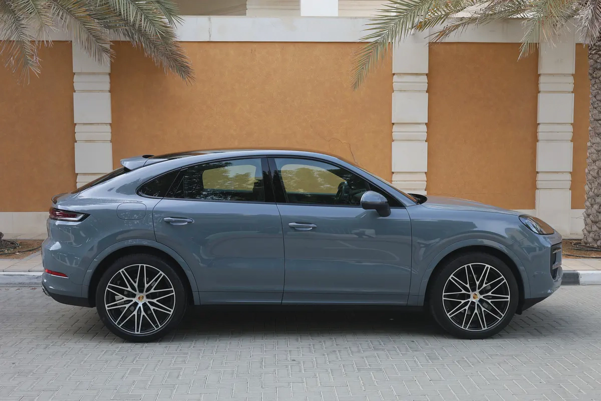 PORSCHE CAYENNE COUPE V6 3.0L - GCC SPECS -UNDER WARRANTY - ACCIDENT FREE - FULL SERVICE HISTORY --8-8