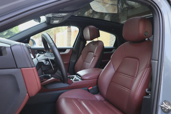 PORSCHE CAYENNE COUPE V6 3.0L - GCC SPECS -UNDER WARRANTY - ACCIDENT FREE - FULL SERVICE HISTORY -