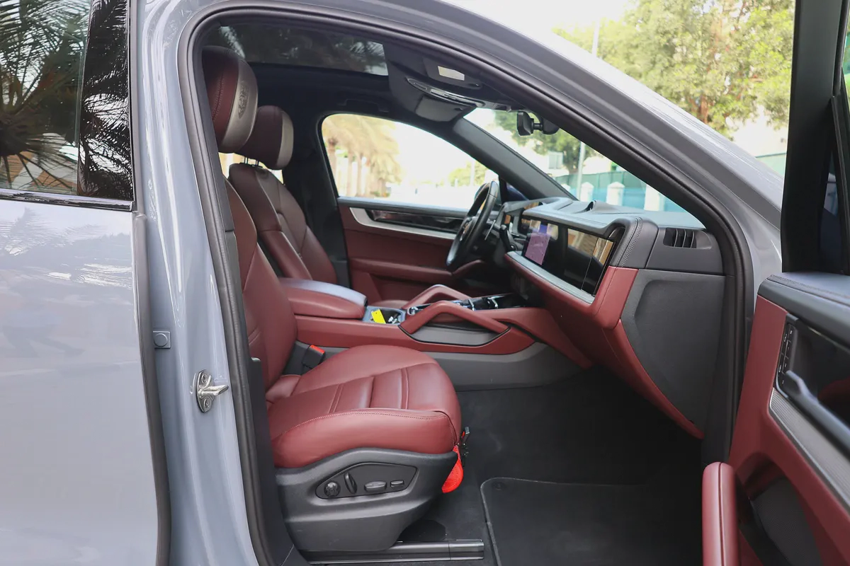 PORSCHE CAYENNE COUPE V6 3.0L - GCC SPECS -UNDER WARRANTY - ACCIDENT FREE - FULL SERVICE HISTORY --17-17