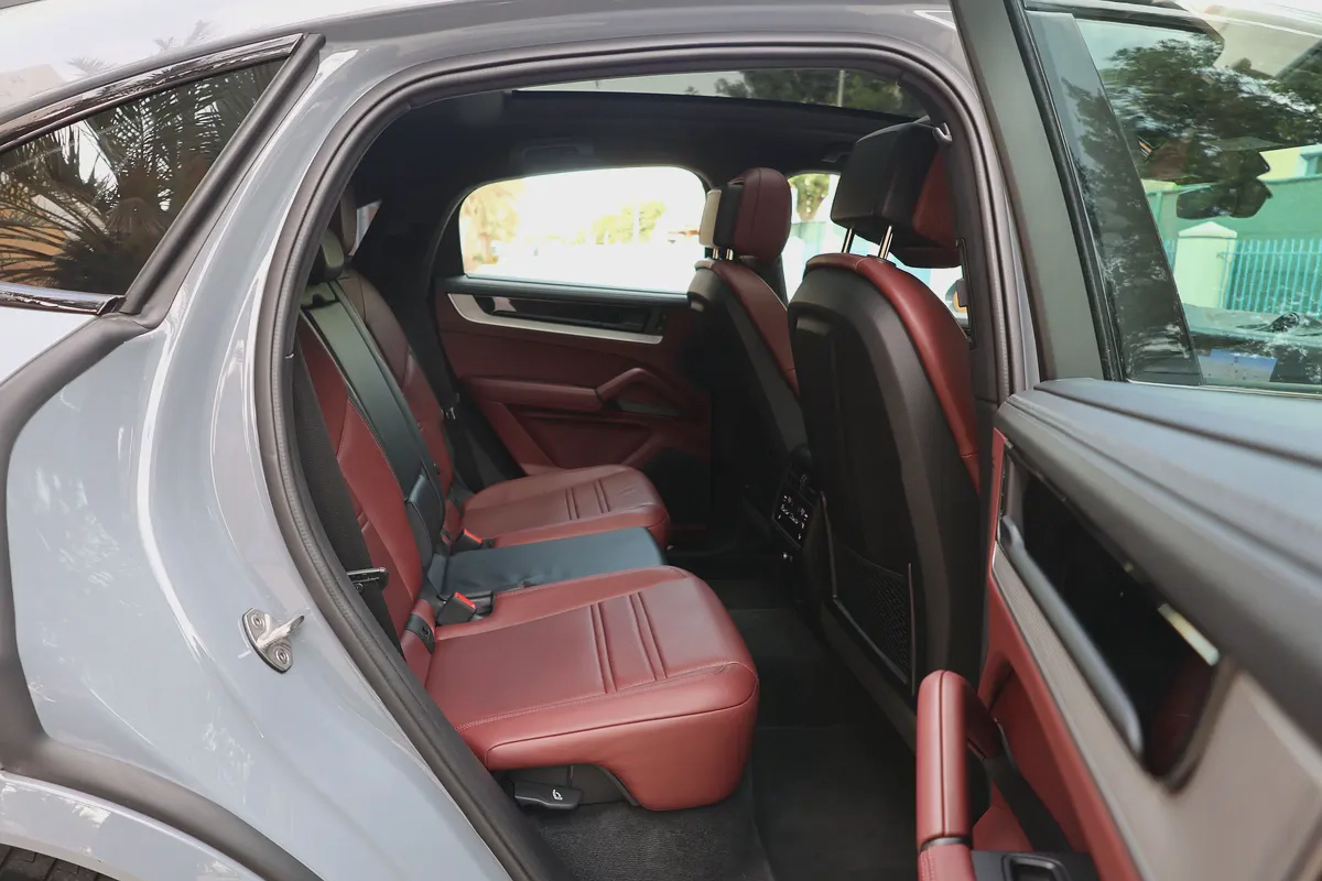 PORSCHE CAYENNE COUPE V6 3.0L - GCC SPECS -UNDER WARRANTY - ACCIDENT FREE - FULL SERVICE HISTORY --19-19