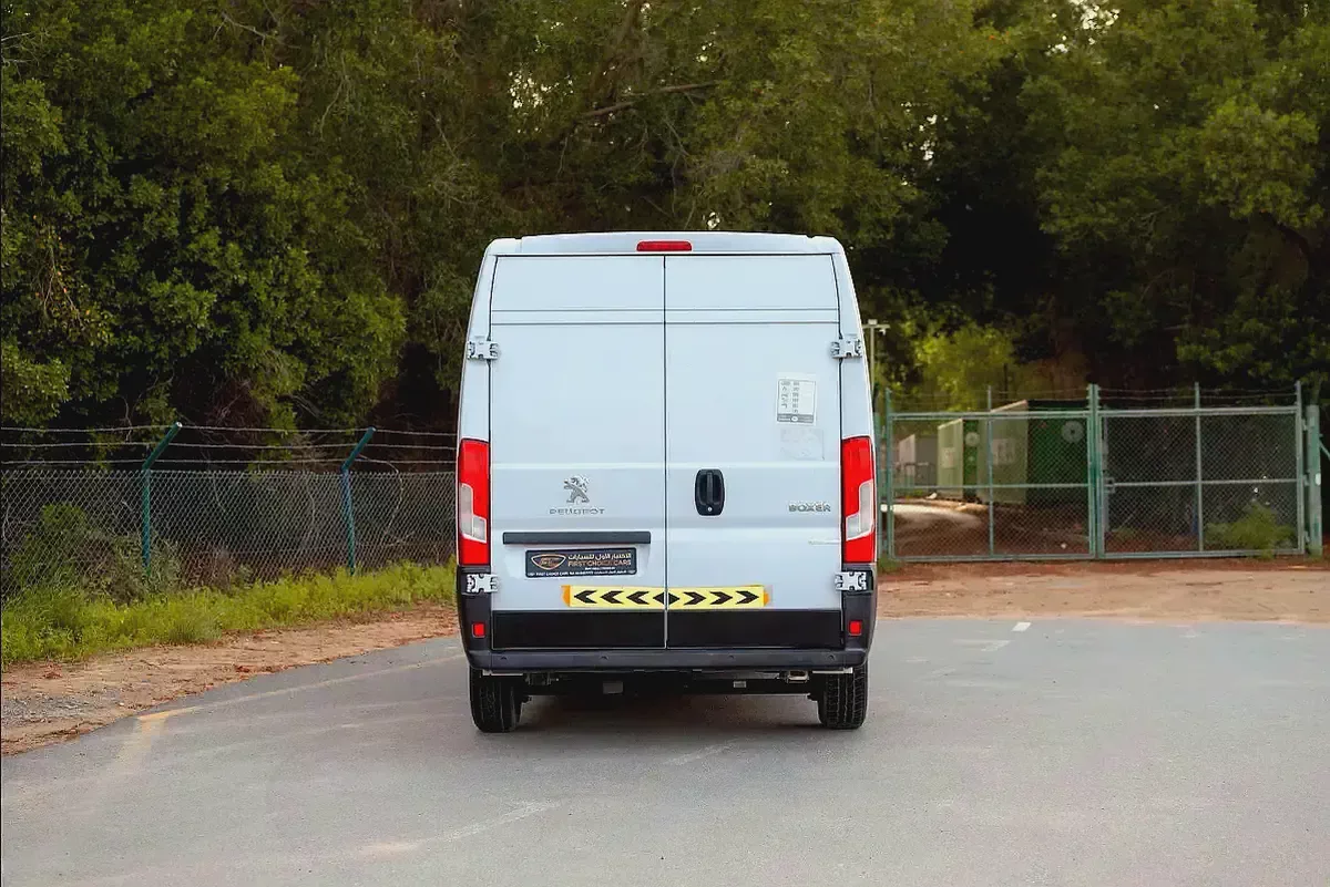 Peugeot Boxer Delivery Van | GCC Specs | Ref#P4566-5-5