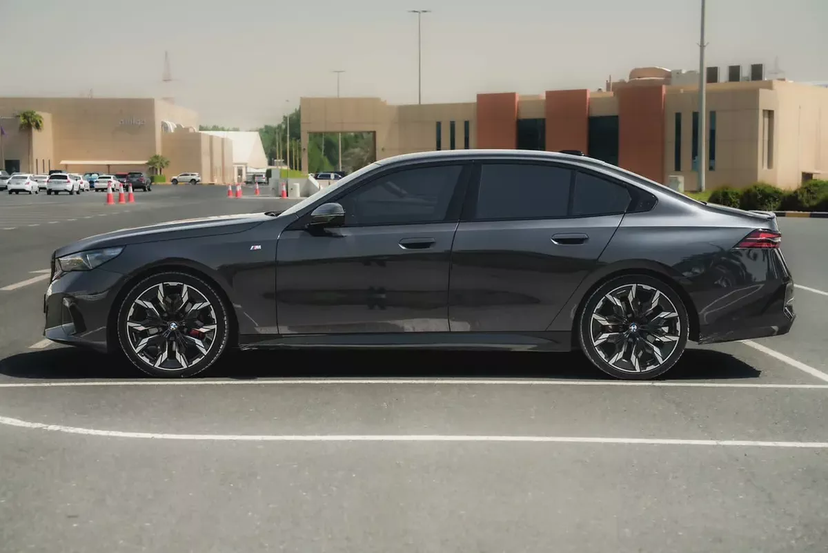2026 BMW 530i M Sport Pro | 8680 KM | AED 295,000-9-9