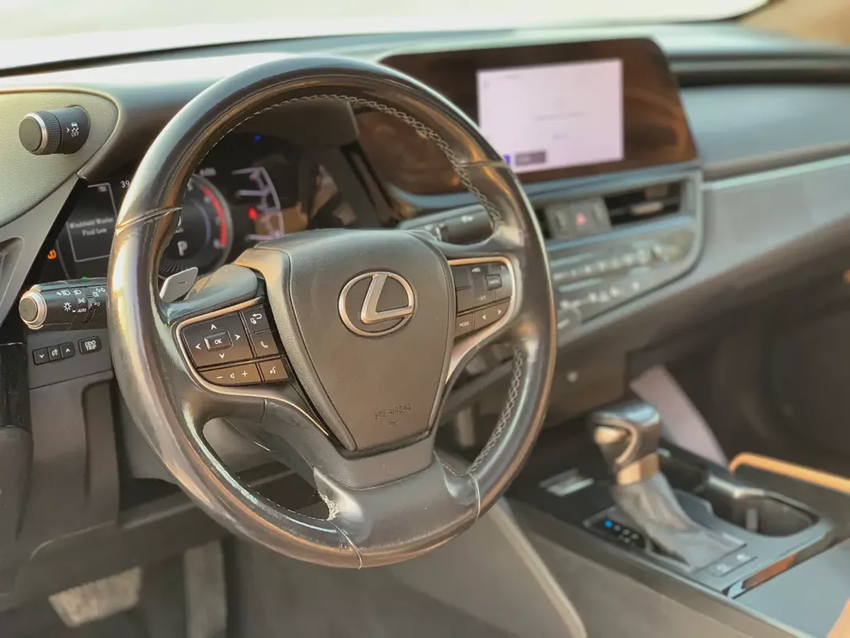 ES 300h | 2023 model | GCC Specs | 2.5L 4-Cyl Hybrid engine-5-5