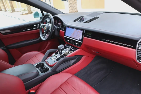 PORSCHE CAYENNE-2020-122000KM-GCC SPECS-EXCELLENT CONDITION