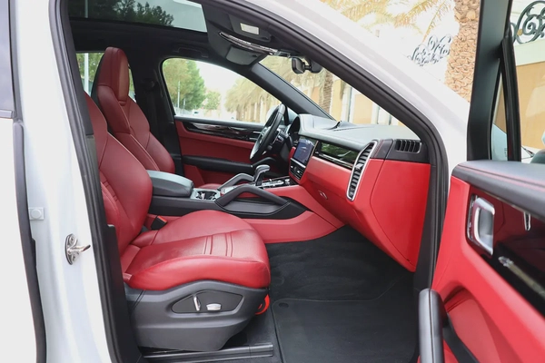 PORSCHE CAYENNE-2020-122000KM-GCC SPECS-EXCELLENT CONDITION