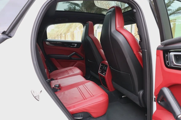 PORSCHE CAYENNE-2020-122000KM-GCC SPECS-EXCELLENT CONDITION