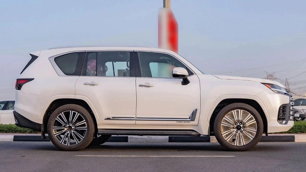 Lexus LX 600 – Luxury SUV in White with Red Interior-5-5