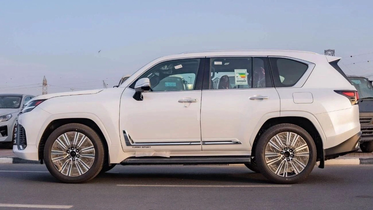 Lexus LX 600 – Luxury SUV in White with Red Interior-3-3