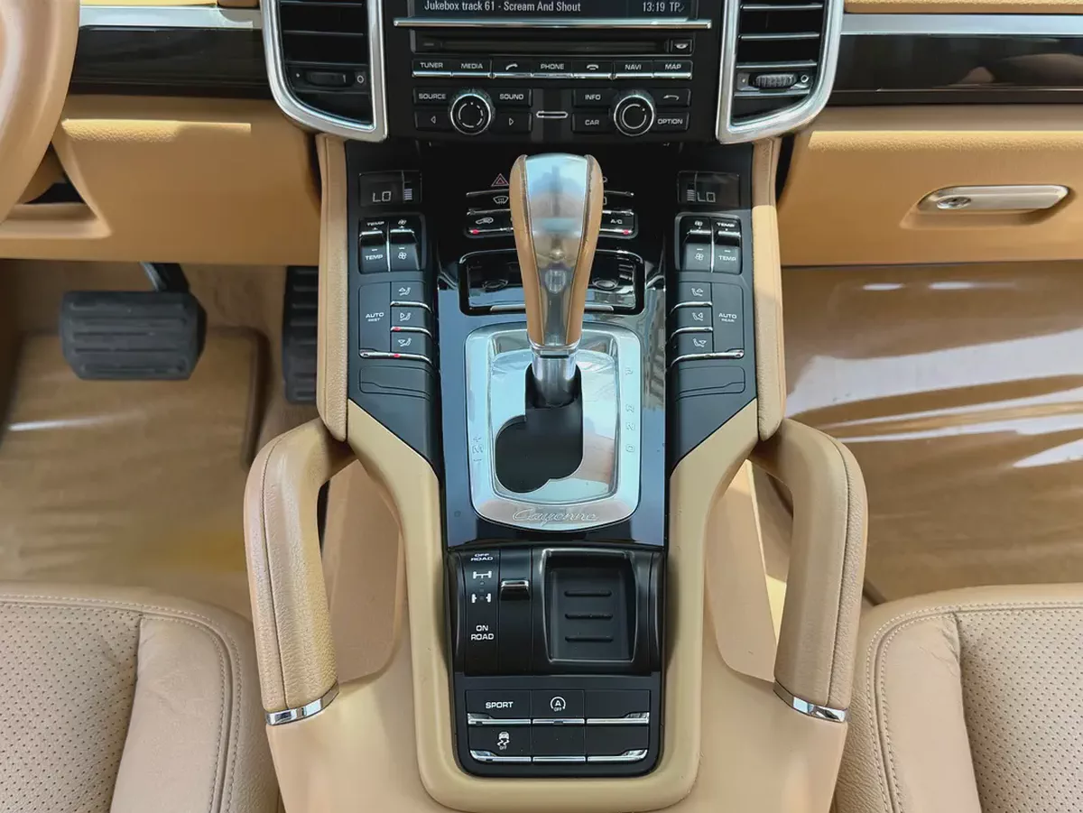 2014 Porsche Cayenne Standard-11-11