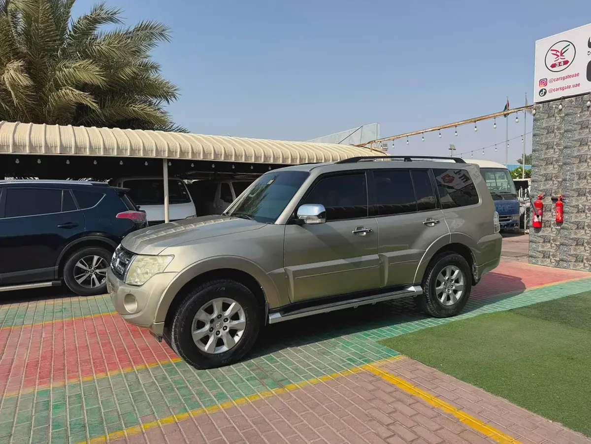 Mitsubishi Pajero 2013 GLS GCC Specs - Well Maintained-2-2
