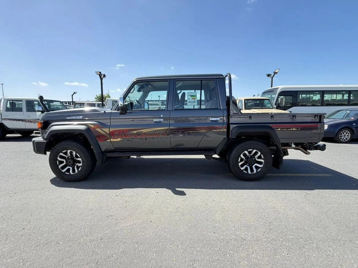 Toyota Land Cruiser Pick Up-4-4