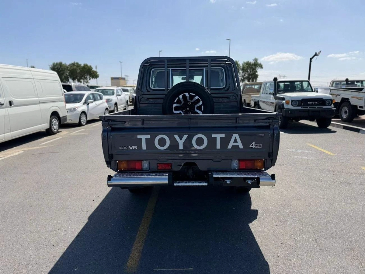 Toyota Land Cruiser Pick Up-7-7
