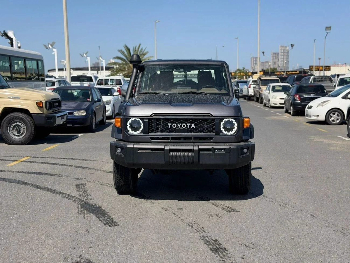 Toyota Land Cruiser Pick Up-2-2