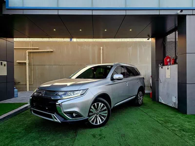 Mitsubishi Outlander GLX ORIGINAL PAINT / GCC V4 / LOW MILEAGE / SINGLE OWNER-0