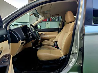Mitsubishi Outlander GLX ORIGINAL PAINT / GCC V4 / LOW MILEAGE / SINGLE OWNER-11