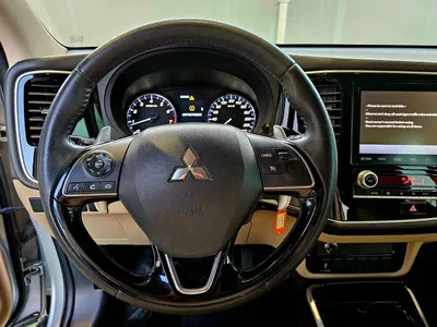 Mitsubishi Outlander GLX ORIGINAL PAINT / GCC V4 / LOW MILEAGE / SINGLE OWNER-15