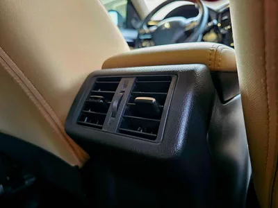 Mitsubishi Outlander GLX ORIGINAL PAINT / GCC V4 / LOW MILEAGE / SINGLE OWNER-17