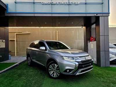 Mitsubishi Outlander GLX ORIGINAL PAINT / GCC V4 / LOW MILEAGE / SINGLE OWNER-2