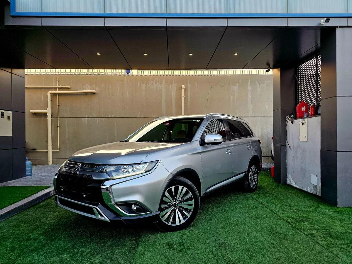 Mitsubishi Outlander GLX ORIGINAL PAINT / GCC V4 / LOW MILEAGE / SINGLE OWNER