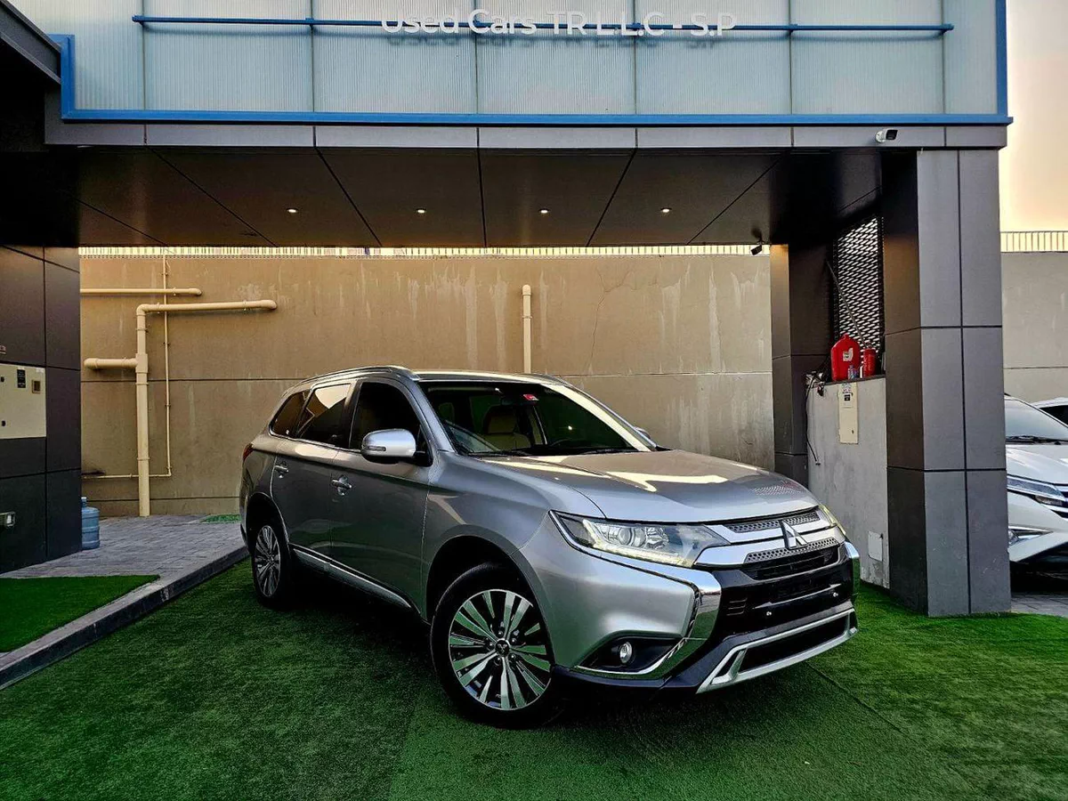 Mitsubishi Outlander GLX ORIGINAL PAINT / GCC V4 / LOW MILEAGE / SINGLE OWNER-2-0