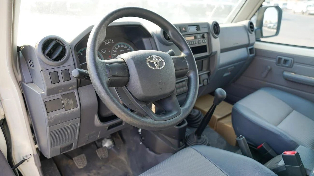 Toyota Land Cruiser Pick Up-5-5