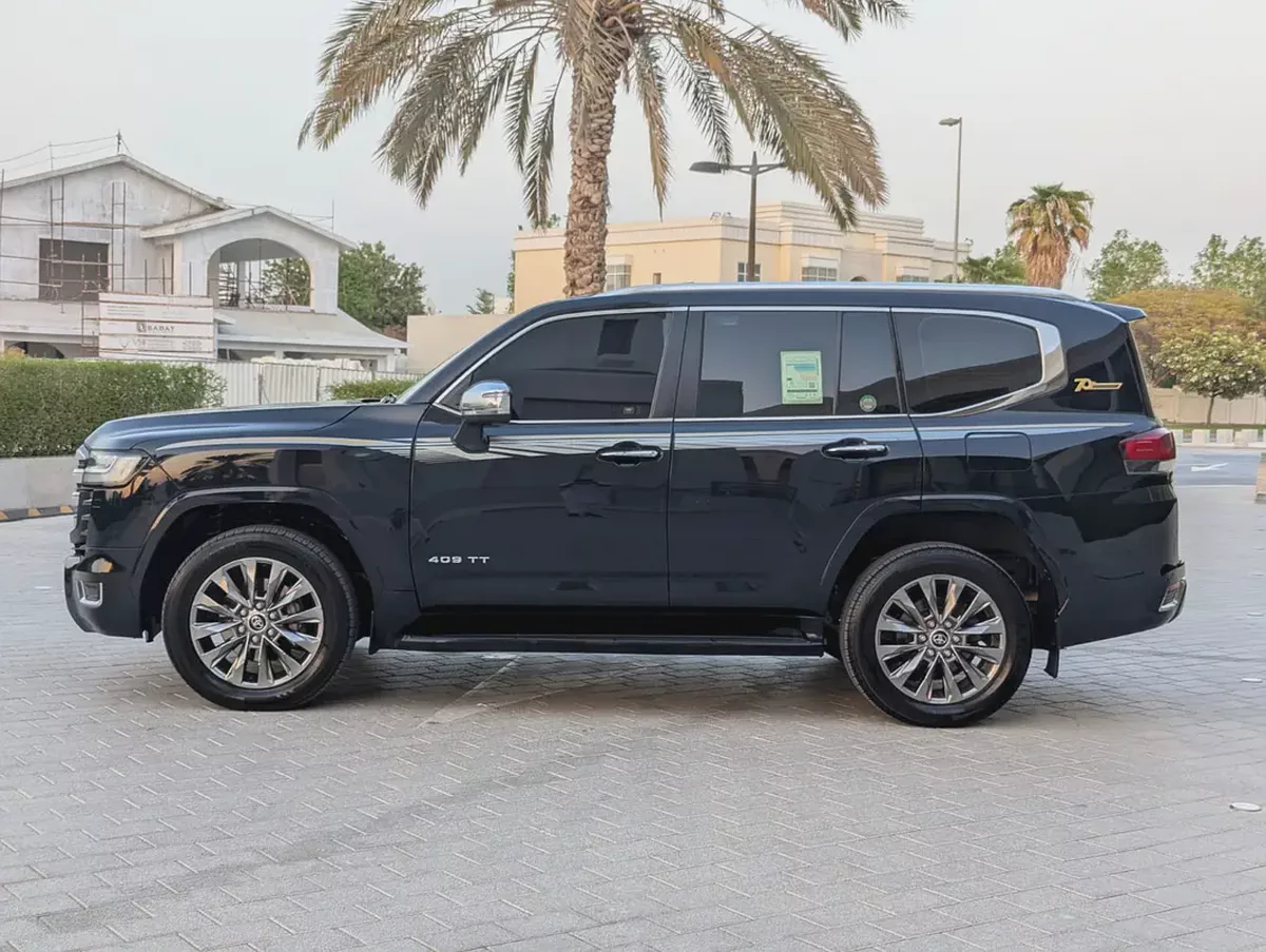 Toyota Land Cruiser VXR 2023 Twin turbo GCC specs Excellent Condition-11-11