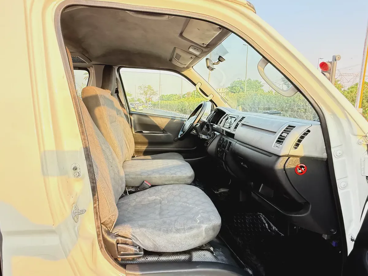 Toyota Hiace 2012 GCC Specs-passenger Van - excellent condition-9-9