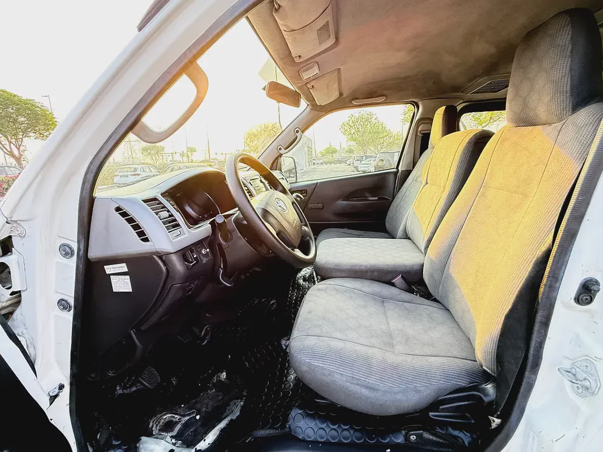 Toyota Hiace 2012 GCC Specs-passenger Van - excellent condition-13-13