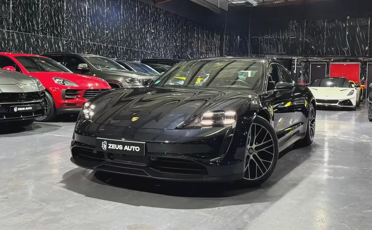 Exclusive Offer | GCC | Very Low Mileage | Warranty 2027 | Al Naboodah Full Service History