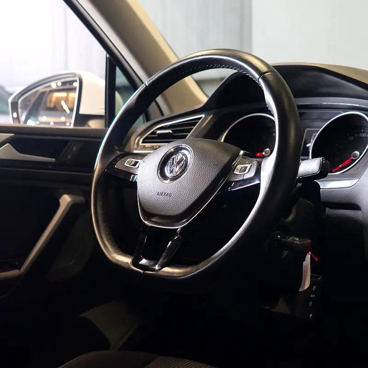 AED 1,118 pm • 0% Downpayment • Volkswagen Tiguan SE • 1 Year Warranty-8-8