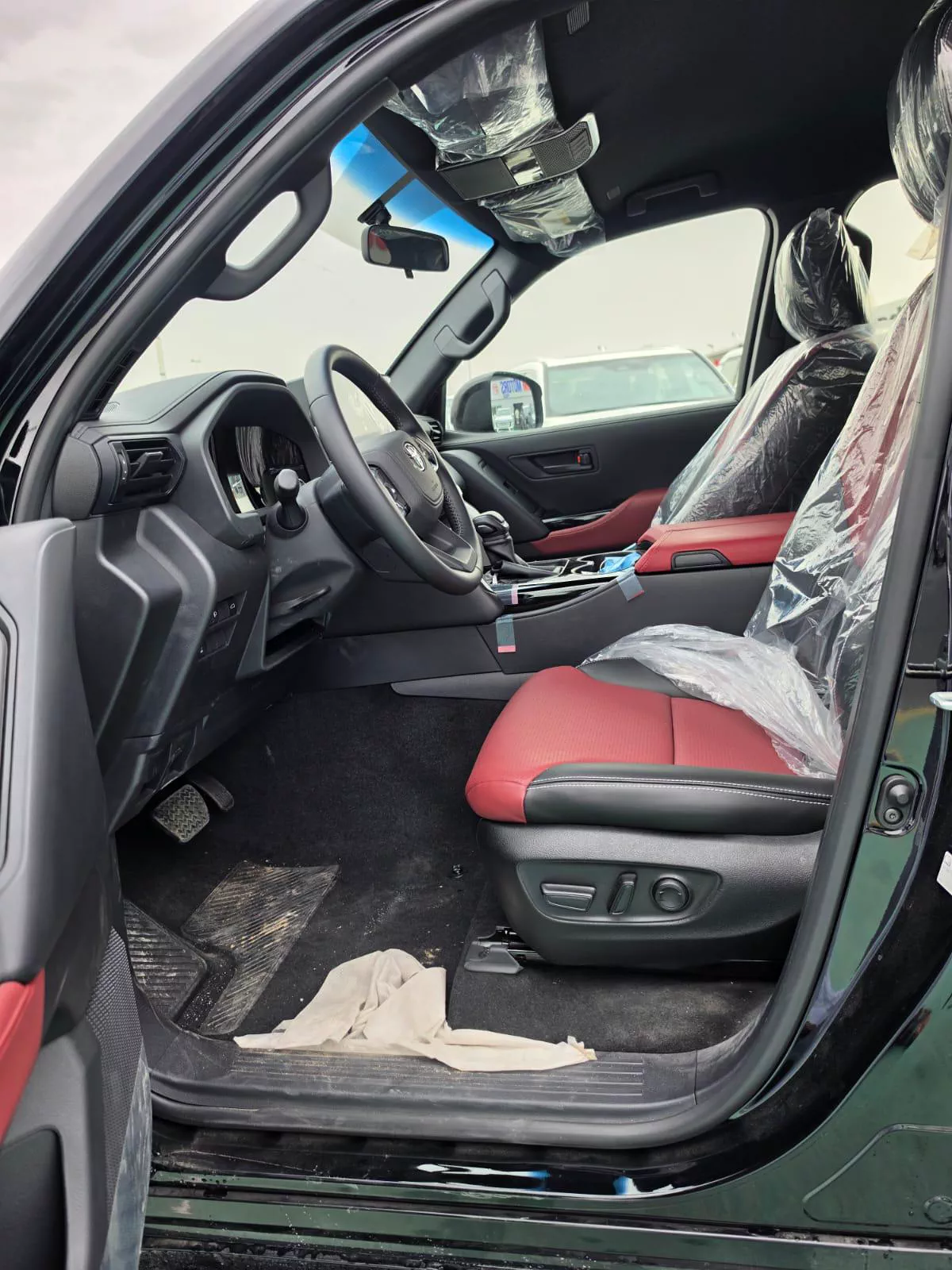 TOYOTA LC300 GXR 4.0L V6 2026 | BLACK | RED-3-3