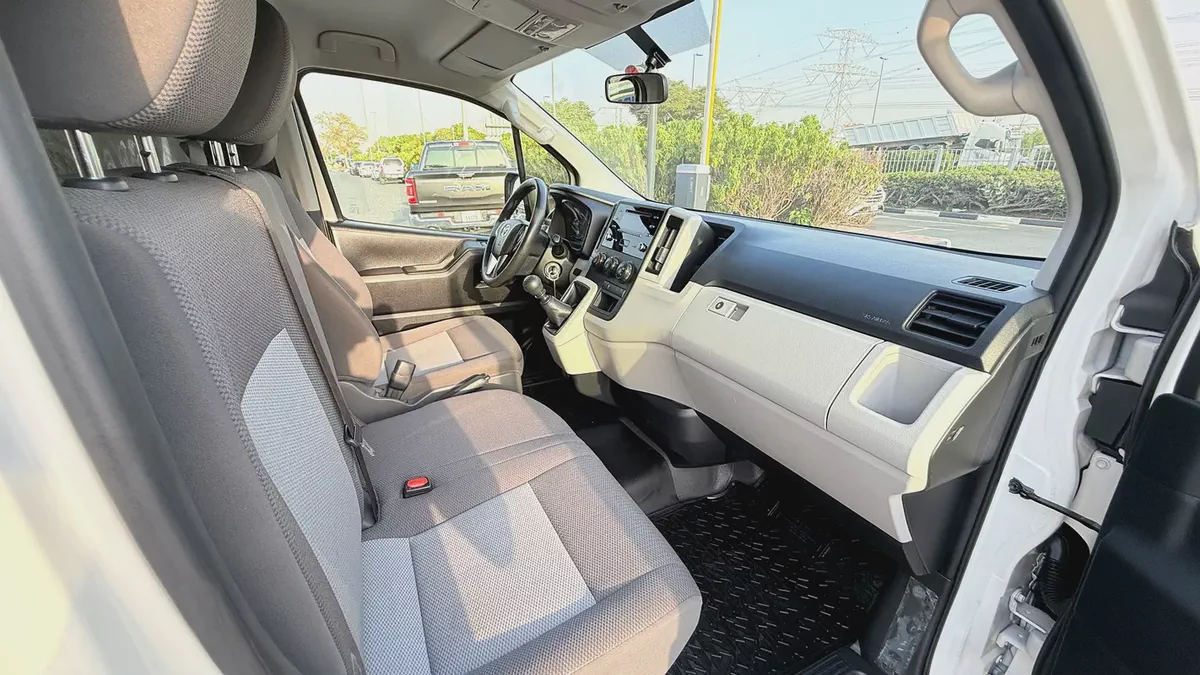 Toyota Hiace 2022 GCC Specs - cargo Van,excellent condition-12-12