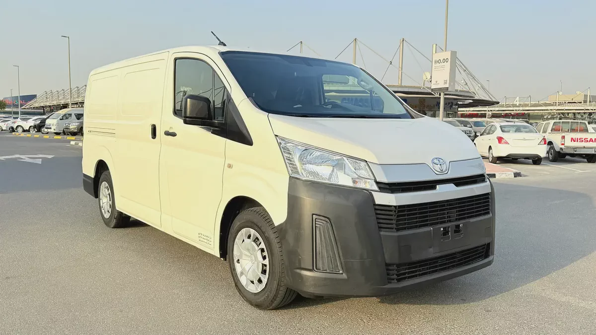 Toyota Hiace 2022 GCC Specs - cargo Van,excellent condition-1-1