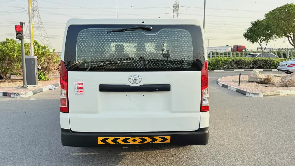 Toyota Hiace 2022 GCC Specs - cargo Van,excellent condition-8-8