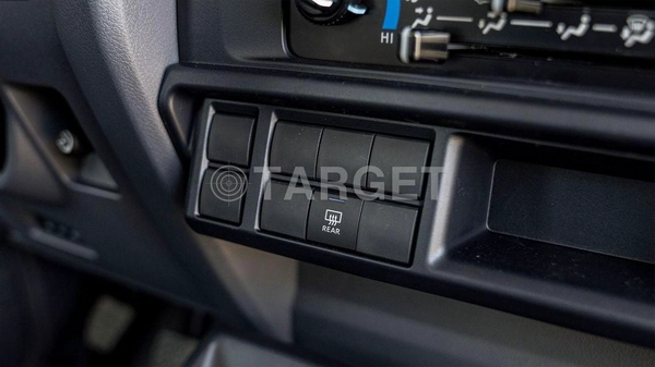 Toyota Land Cruiser 70 LC 76 4.2     M/T   2025