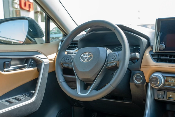 TOYOTA RAV4 2.5L HYBRID PANORAMIC SUNROOF 2025