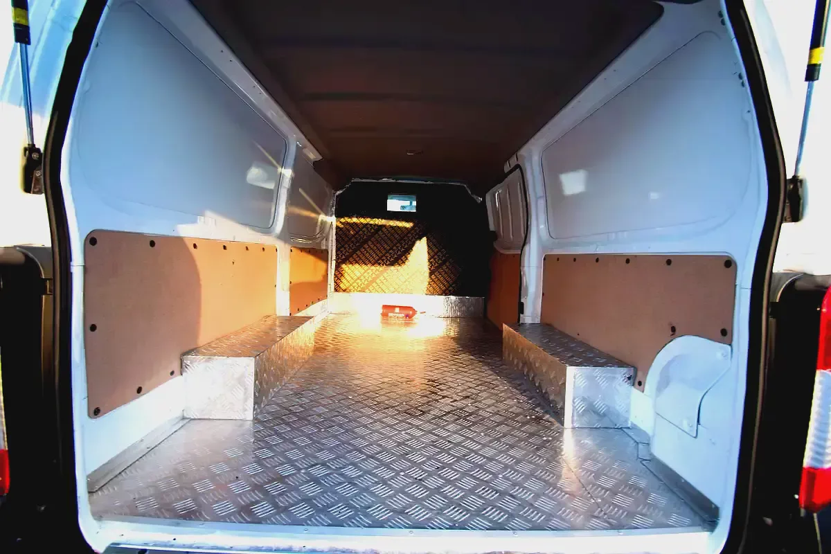 2016 Nissan Urvan | Delivery Van | GCC Specs | Ref#N03549-6-6