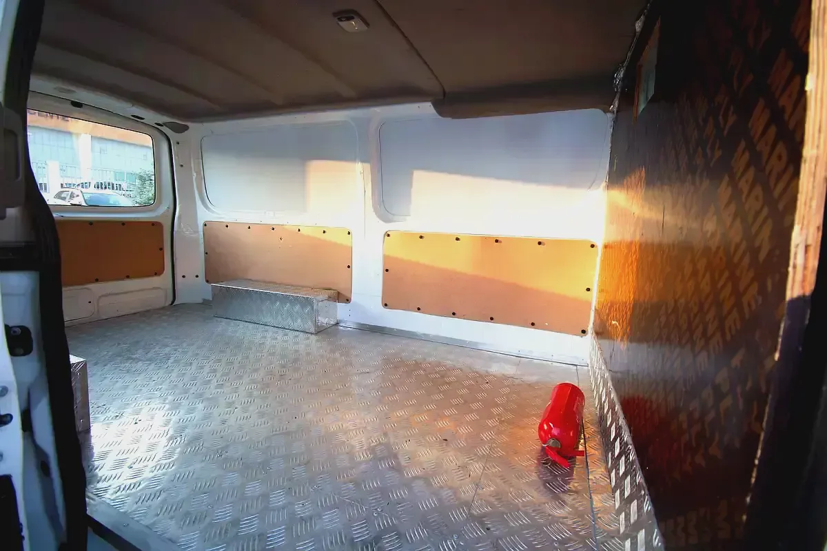 2016 Nissan Urvan | Delivery Van | GCC Specs | Ref#N03549-7-7