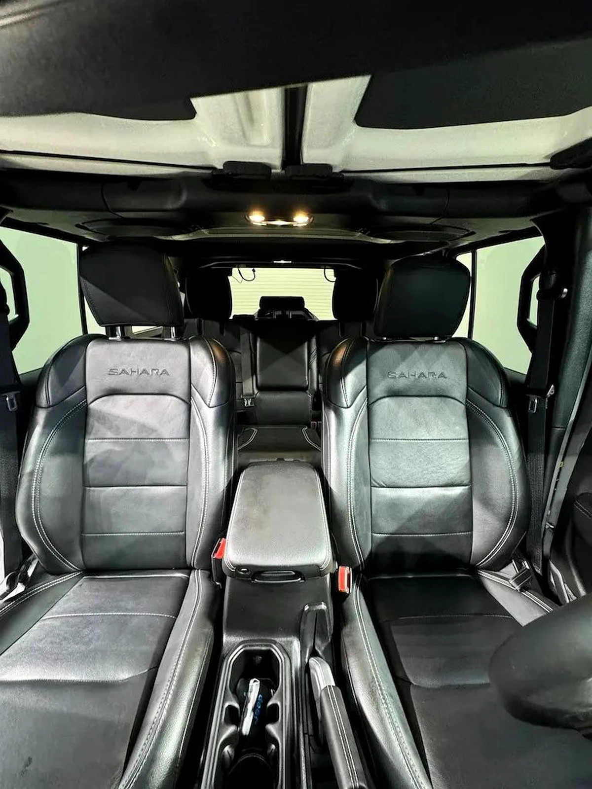 2022 - Jeep Wrangler Sahara UNLIMITED 4XE edition - V4-14-14