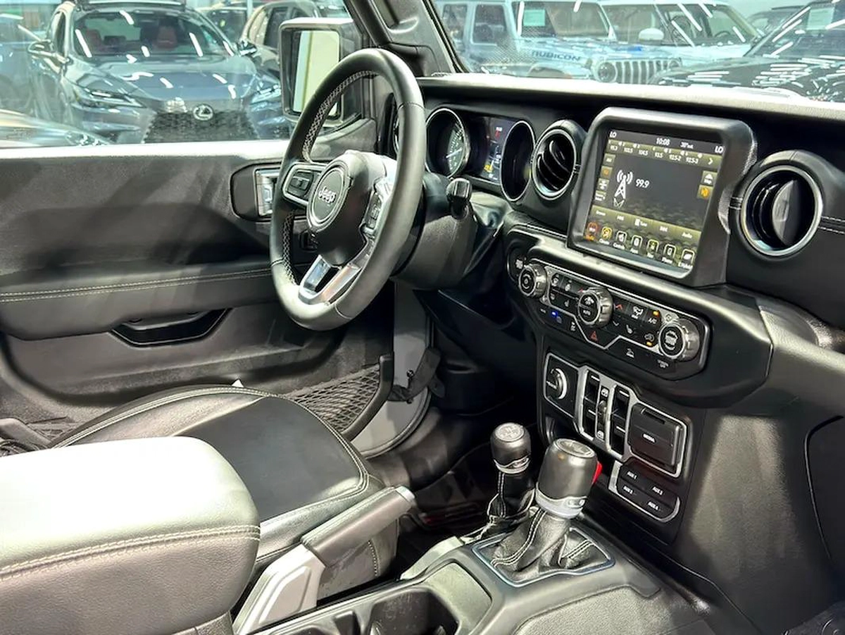 2022 - Jeep Wrangler Sahara UNLIMITED 4XE edition - V4-6-6