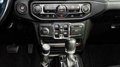 Jeep Wrangler SAHARA  Canadian Specs-10