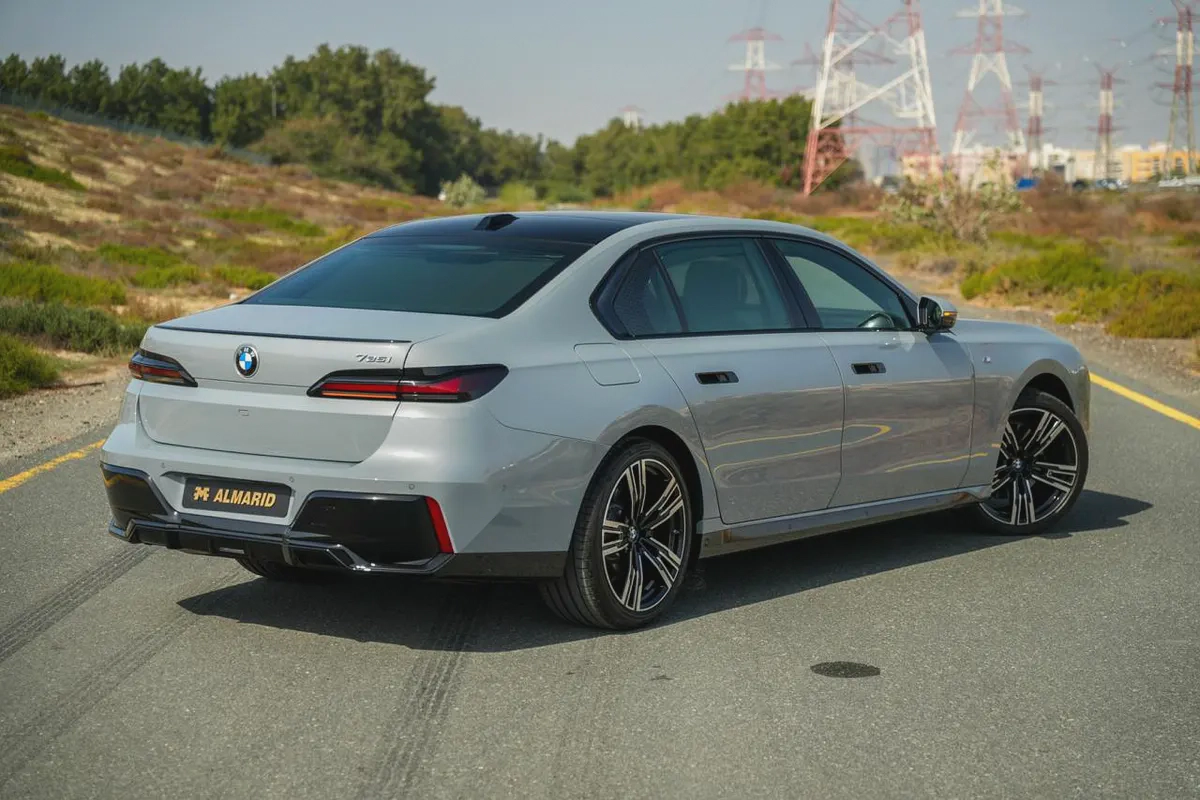 BMW 735i M Sport Individual – 2026 | GCC | Only 2,478 KM | AED 399,000-2-2